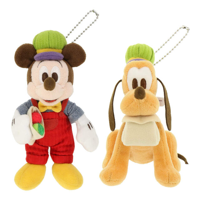 ぬいぐるみバッジセット 4,400円｜ディズニーキャラクターがいっぱいのグロサリーストアをモチーフにしたグッズ｜販売店舗：東京ディズニーランド「ホームストア」、東京ディズニーシー「ヴィラ・ドナルド・ホームショップ」｜発売日：2024年10月10日（木）
