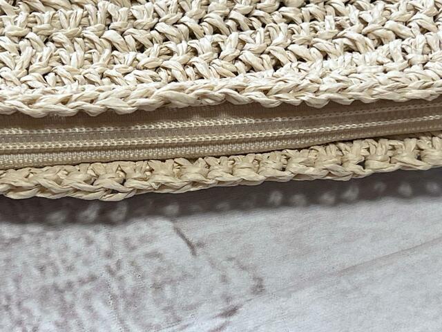 ファスナーで開閉する仕様