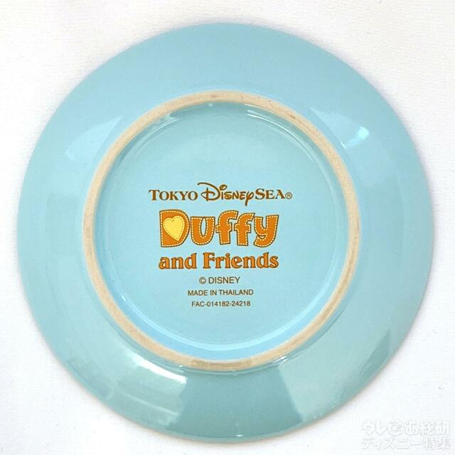 裏にはロゴが入っています。「ダッフィー&フレンズ・ワンダフルキッチン」スーベニアプレート