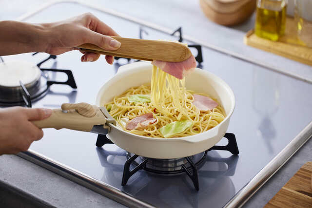 【アイリスオーヤマ・お皿になるフライパン】深さがあるのでパスタなどにも