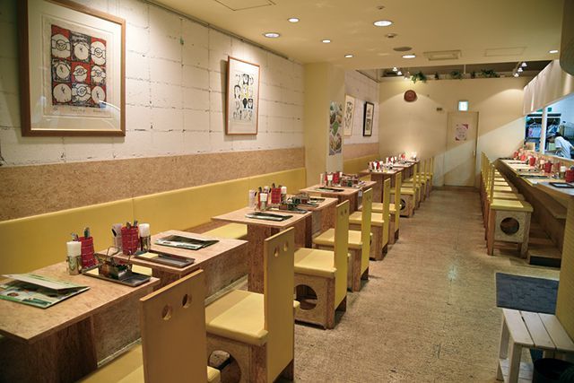 新宿の「カレー」名店／インド式 炒伽哩 新宿野村ビル店　内観