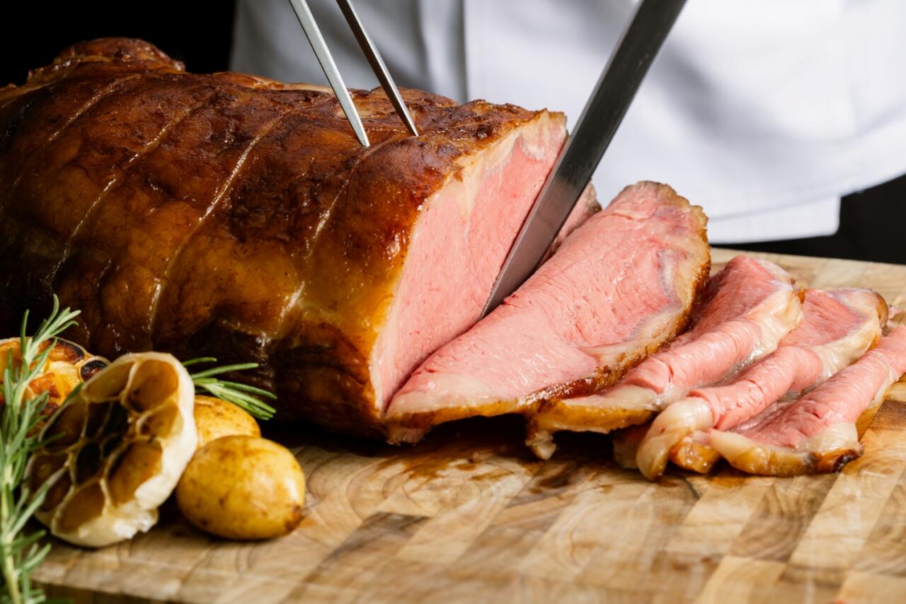 世界各国の肉料理を堪能する「旅するビュッフェ」