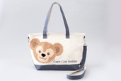 トートバッグ ¥4,500 ※幅約42×高さ約27.5×マチ約15cm（ショルダーベルトは取り外せます）｜ダッフィー新グッズ「Cape Cod Holiday」シリーズ｜東京ディズニーシー