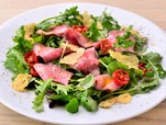 牛タンローストビーフとドライトマトのサラダ