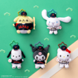 C賞：カラビナ付きマスコット　プレイヤーver.（全5種／約8～10cm ※帽子、耳は含みません）​【タイトーくじ　侍ジャパン×サンリオキャラクターズ】