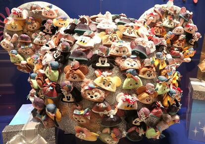 ディズニー】ファン垂涎“スタバ限定スーベニア”も！「20周年限定