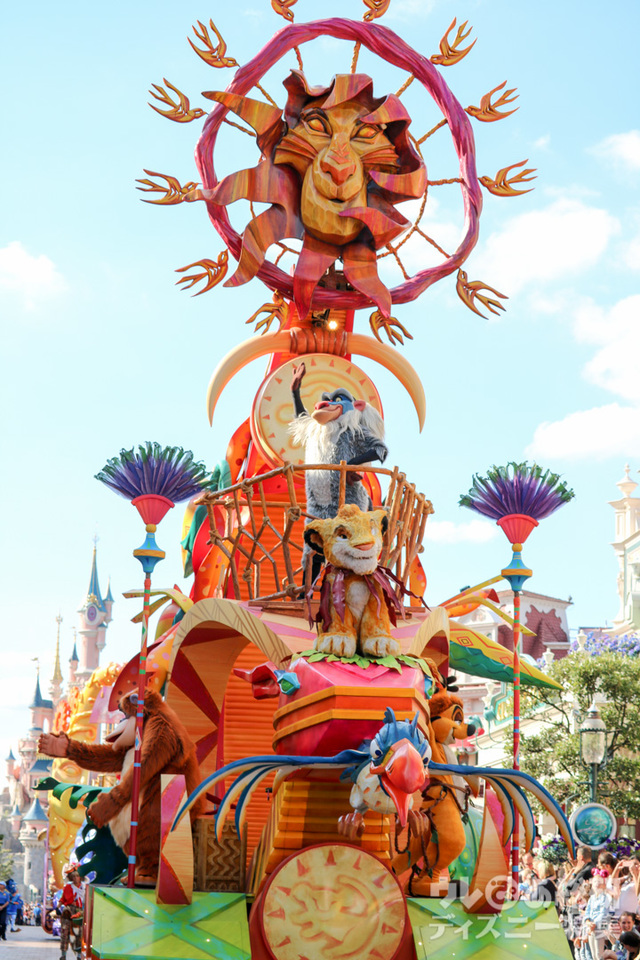 「ディズニー・スターズ・オン・パレード」ディスカバー・アドベンチャー