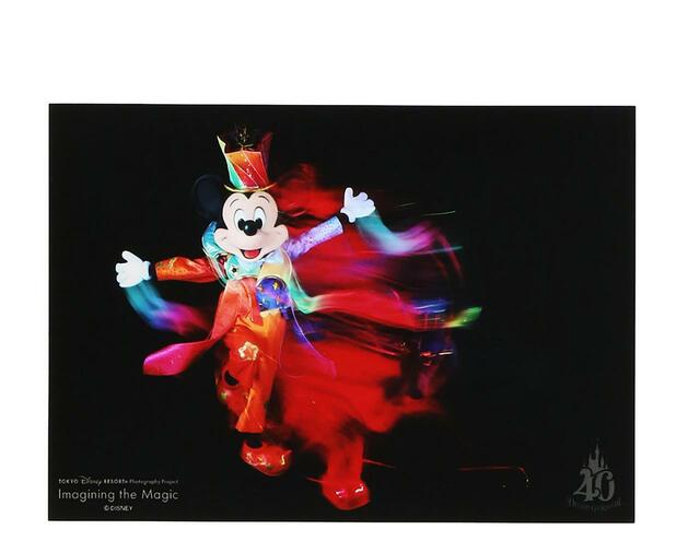 写真｜500円｜サイズ：2L｜東京ディズニーリゾート40周年「イマジニング・ザ・マジック」奥山由之コラボグッズ｜販売店舗：東京ディズニーランド「グランドエンポーリアム」、東京ディズニーシー「エンポーリオ」｜発売日：2023年10月19日（木）