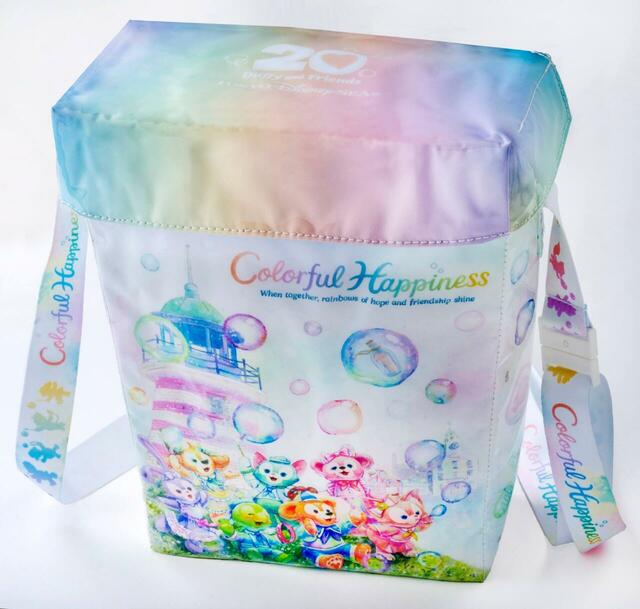 レギュラーボックス、スーベニアポップコーンケース付き 2,300円｜スペシャルイベント「ダッフィー＆フレンズ20周年：カラフルハピネス」フードメニュー｜販売店舗：東京ディズニーシー「ポップコーンワゴン」｜発売日：2025年8月28日（木）