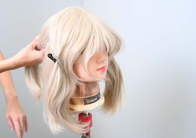 髪を両サイド・バックにブロック分け