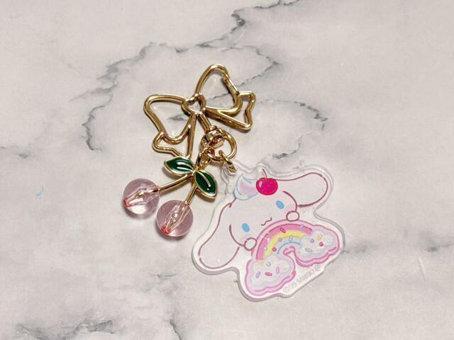 「E リボン＆小粒さくらんぼ」シナモロール