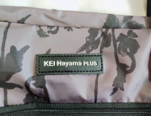 「KEI Hayama PLUS」のロゴタグつき