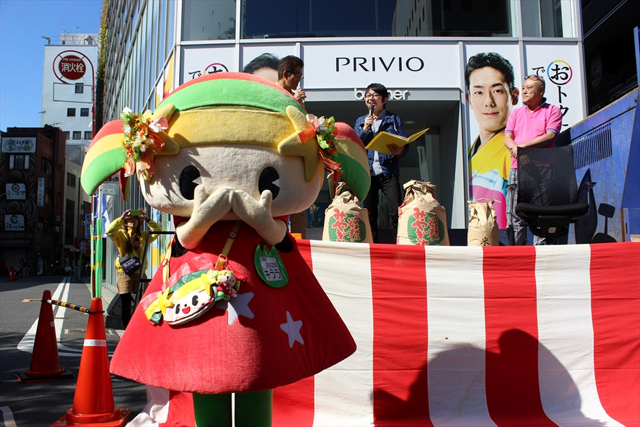 いす同士の熾烈な戦い! 「いす-1」グランプリの模様