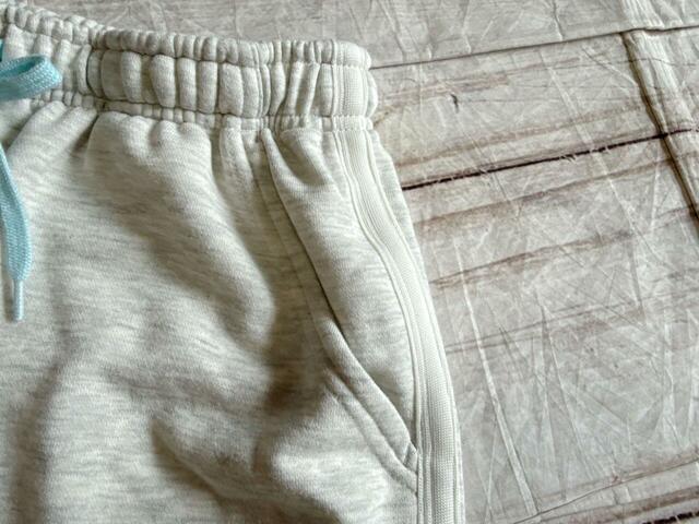 両サイドにポケット付きなのもうれしいポイント!