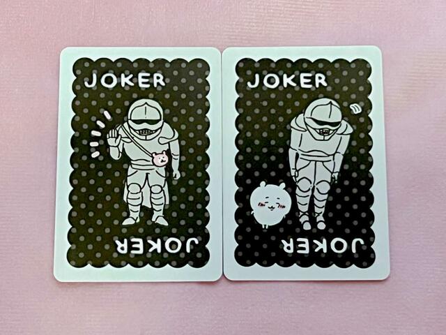 【ちいかわ　ひゃくめんそうトランプ】ジョーカーはブラック基調で、鎧さんのイラストです