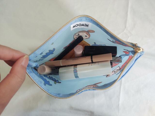 コスメポーチとして使うのに便利なサイズ