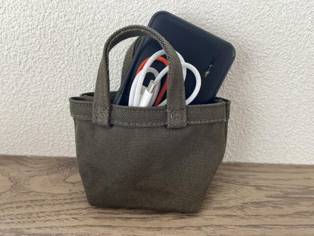 【無印良品 ミニ　帆布　トートバッグ】絡まりがちなコード類もまとめて収納できるのが嬉しい