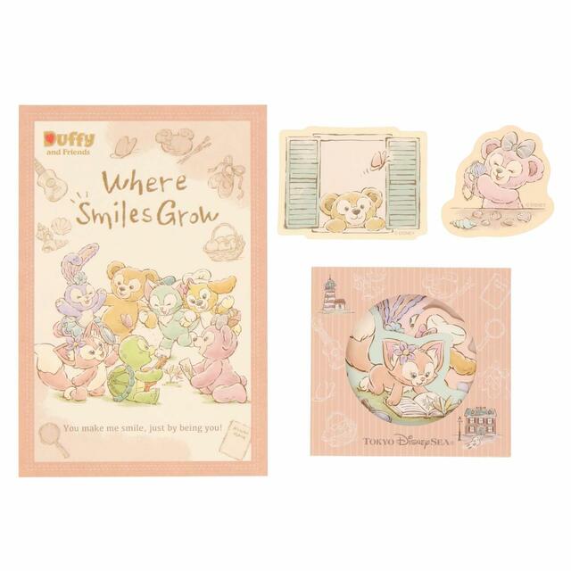 ポストカード&ステッカー 850円|ダッフィー&フレンズの「ウェア・スマイルズ・グロウ」グッズ|東京ディズニーシー|発売日:2024年7月1日(月)