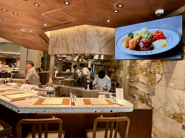 【パーラー矢澤】モニターに映し出される料理画像に、胃袋がロックオンされました