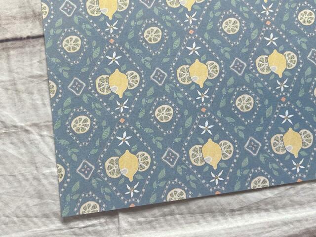 ノスタルジックな檸檬柄。シックなブルーにイエローのレモンがアクセントに♪