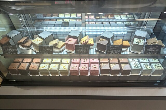 【イイトルミネ】「キューブパウンド・リッチ」￥1,080／マルサンカクシカク