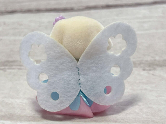 羽もお花模様になっていて細部までこだわりを感じます