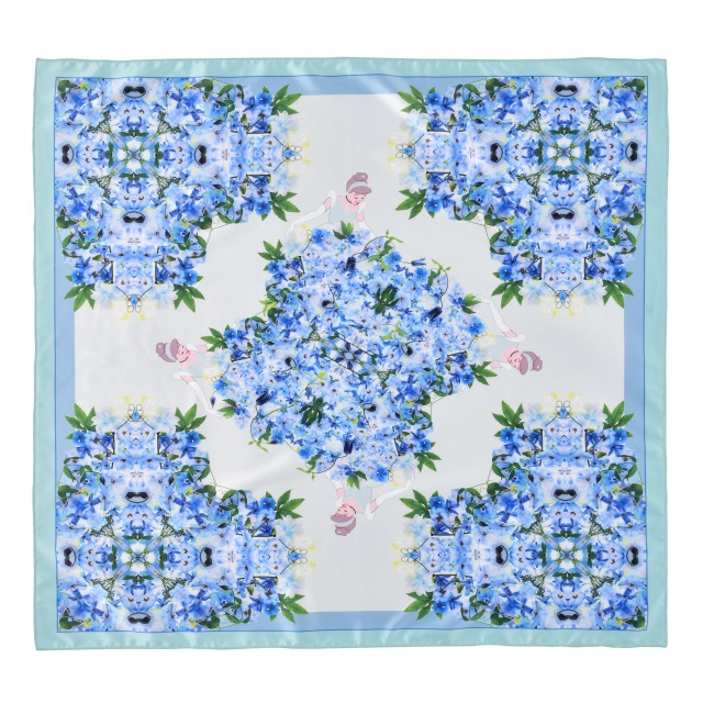 シンデレラスカーフ/価格2,640円 (税込)/サイズ：ボックス縦約16.2×横16.2×厚み2(cm)、本体：縦約60×横60(cm)