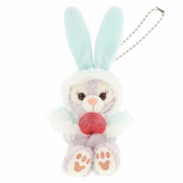 ぬいぐるみチャーム 2,200円｜東京ディズニーリゾート「ダッフィー＆フレンズのホワイト・ウィンタータイム・ワンダーズ」スペシャルグッズ｜販売店舗：東京ディズニーシー「マクダックス・デパートメントストア」｜発売日：2023年11月1日（水）