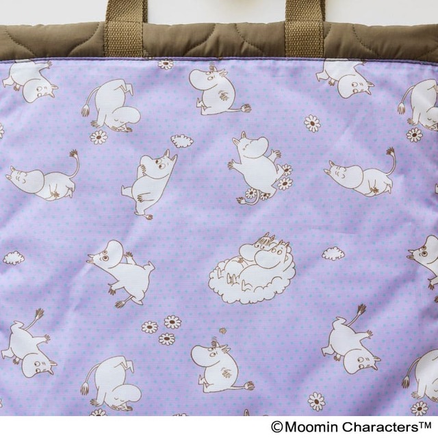 【『ムーミン×kippis たっぷり入る！ ふわ軽キルティングトートバッグ 限定デザイン』（宝島社）】裏地はムーミンがぷかぷかと雲に浮かぶテキスタイルデザイン