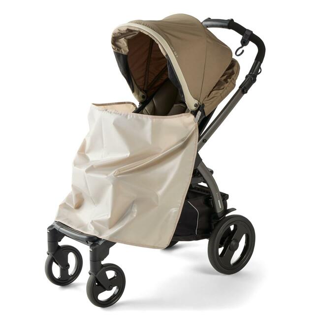 ワークマン　高撥水マルチシートインマザーズ2WAYトートバッグ　ベビーカーに防水シートをつけたイメージ