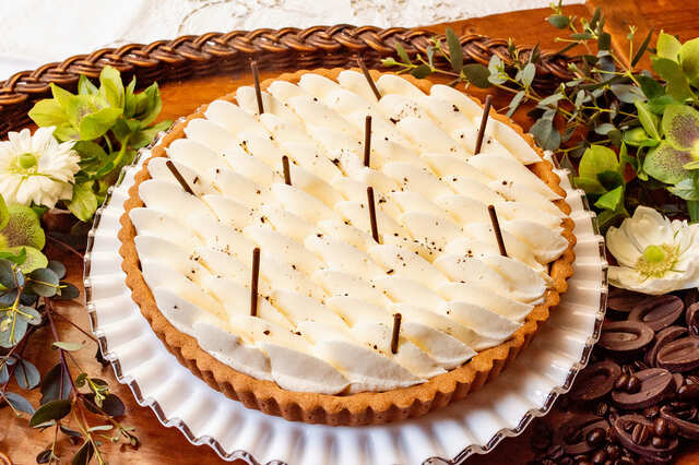 「コーヒー風味のチョコレートタルト」Piece 777円 Whole（25cm）7,776円