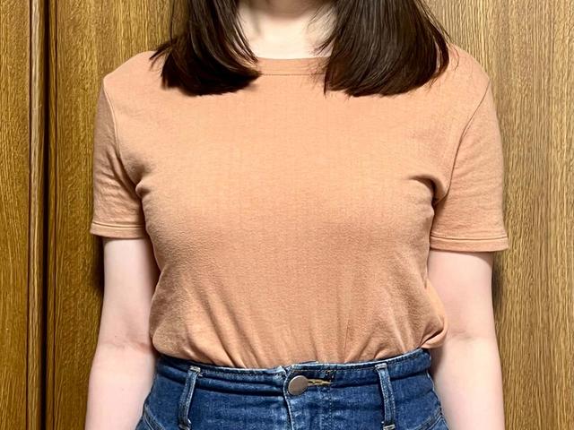 【ピーチ・ジョンのヌーディブラ】着用。抜け感は出るものの、胸が少し離れて見えます