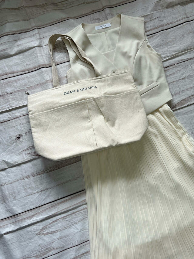 シンプルなデザインなのでワンピースに合わせても◎