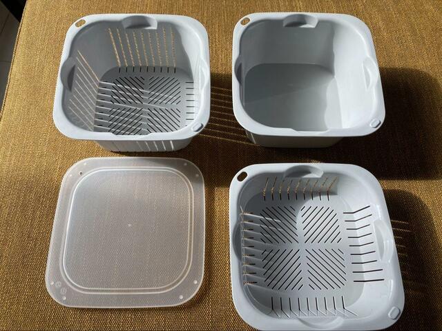 【ニトリ 下ごしらえに便利な抗菌ザルバットセット(グレー)】正方形でデッドスペースなく収納できます