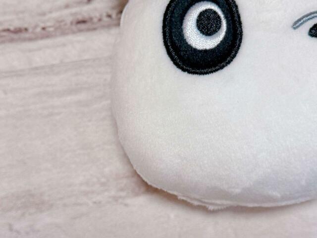 素材はポリエステル。ふわふわの手触りがキュート!