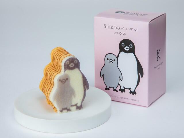 「Suicaのペンギンバウム ふたり いちご味」＜価格：594円＞【Suicaのペンギンが「カヌレ」や「マカロン」になって登場！東京駅で「Suicaのペンギンフェア」開催！】