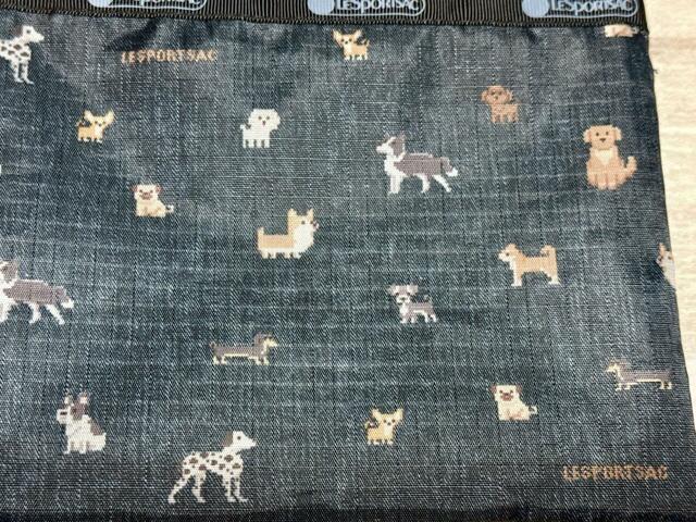 デニムのようなインディゴブルーにビット風ワンコ総柄が愛嬌たっぷり