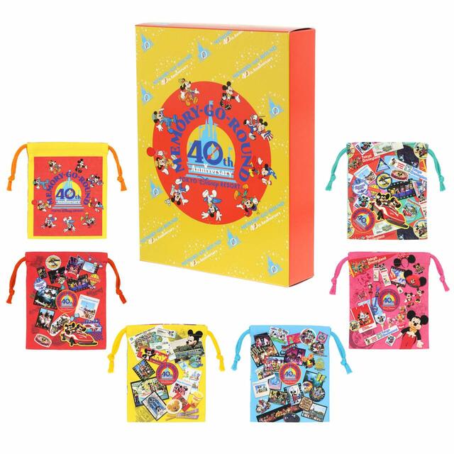 きんちゃくセット 5,700円｜サイズ：（1枚あたり）縦約17×横約14㎝、セット内容：1セット全6種 ※この1セットで全6種そろえることができます ※価格は、1セット（全6種）の価格です｜東京ディズニーリゾート40周年“ドリームゴーラウンド”「MEMORY-GO-ROUND」グッズ｜発売日：2023年6月13日（月）｜販売店舗：東京ディズニーランド「グランドエンポーリアム」、東京ディズニーシー「エンポーリオ」