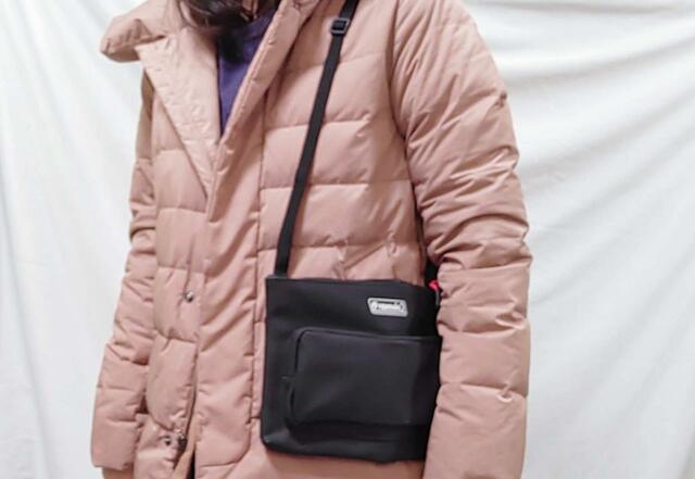 長さをだせば、アウターの上からでもかけられる