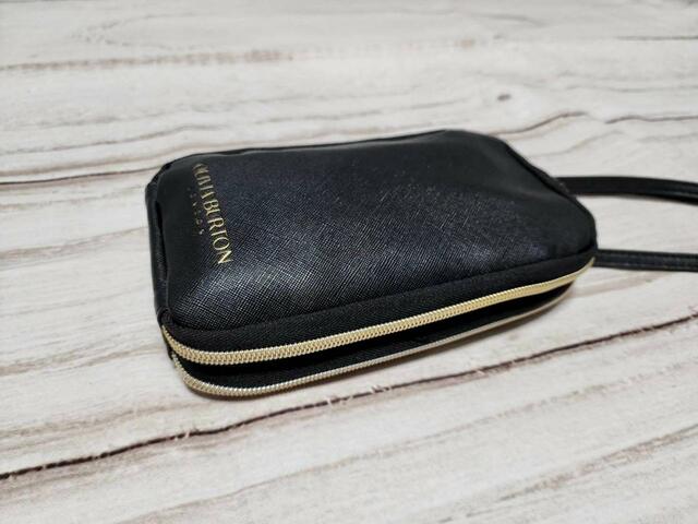 【OLIVIA BURTON（オリビア・バートン）MULTI SMARTPHONE SHOULDER BAG】お出かけの必需品を入れてみました！