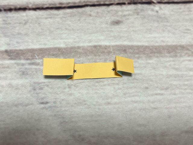 カットしたパーツを折ります