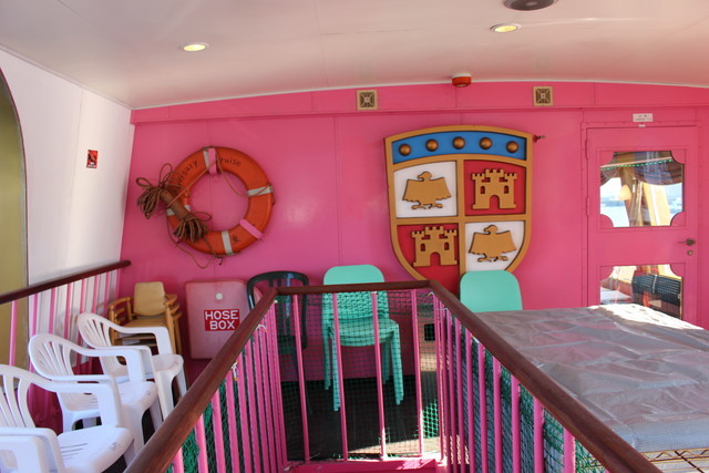 階段を上がったところ。喫煙スペース