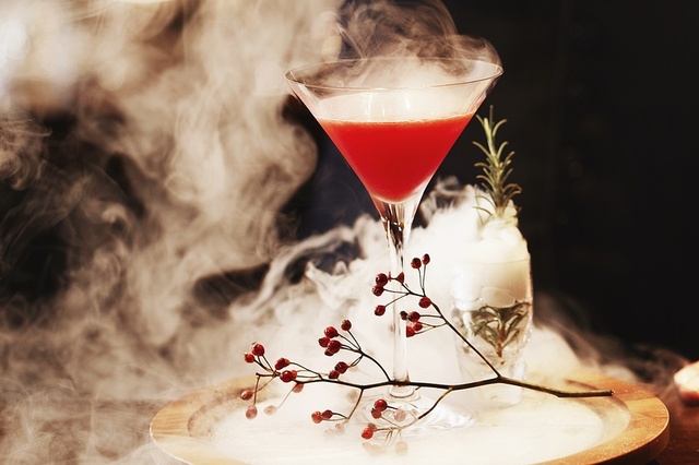 聖夜を彩るイチゴのクリスマスカクテル