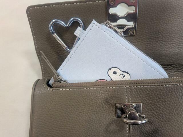 ミニバッグにもすっぽりおさまる