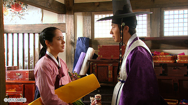 『太陽を抱く月』　© 2012 MBC