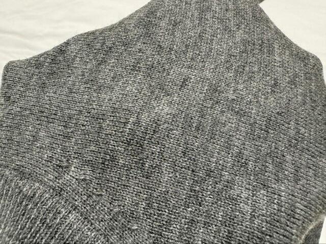 【AMERICAN HOLIC　クルーネックニットワンピース】カラーはブラック、杢グレー、モカの3展開。どれもベーシックで大人っぽい色合いです♪