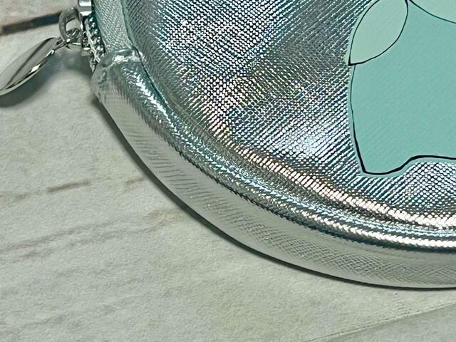 生地はPVC合皮。リッチなサフィアーノレザー調