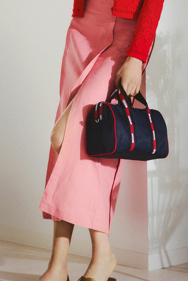 【LeSportsac/レスポートサック アトリエ2026春夏新作】MED WEB Boston/H17×W26×D13cm Navy ¥33,000