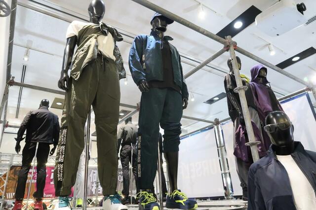 【EXILE×WORKMAN】アクティブシーンでも活躍するWINDシリーズ。サイドに入ったロゴがアクセントです