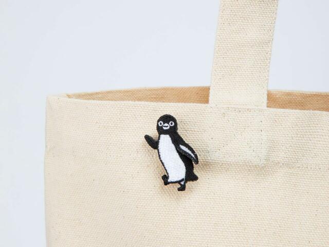 「Suicaのペンギン 刺繍ブローチ」＜価格：3,300円＞【Suicaのペンギンが「カヌレ」や「マカロン」になって登場！東京駅で「Suicaのペンギンフェア」開催！】